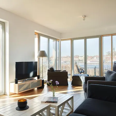Lotsenhaus 12 *